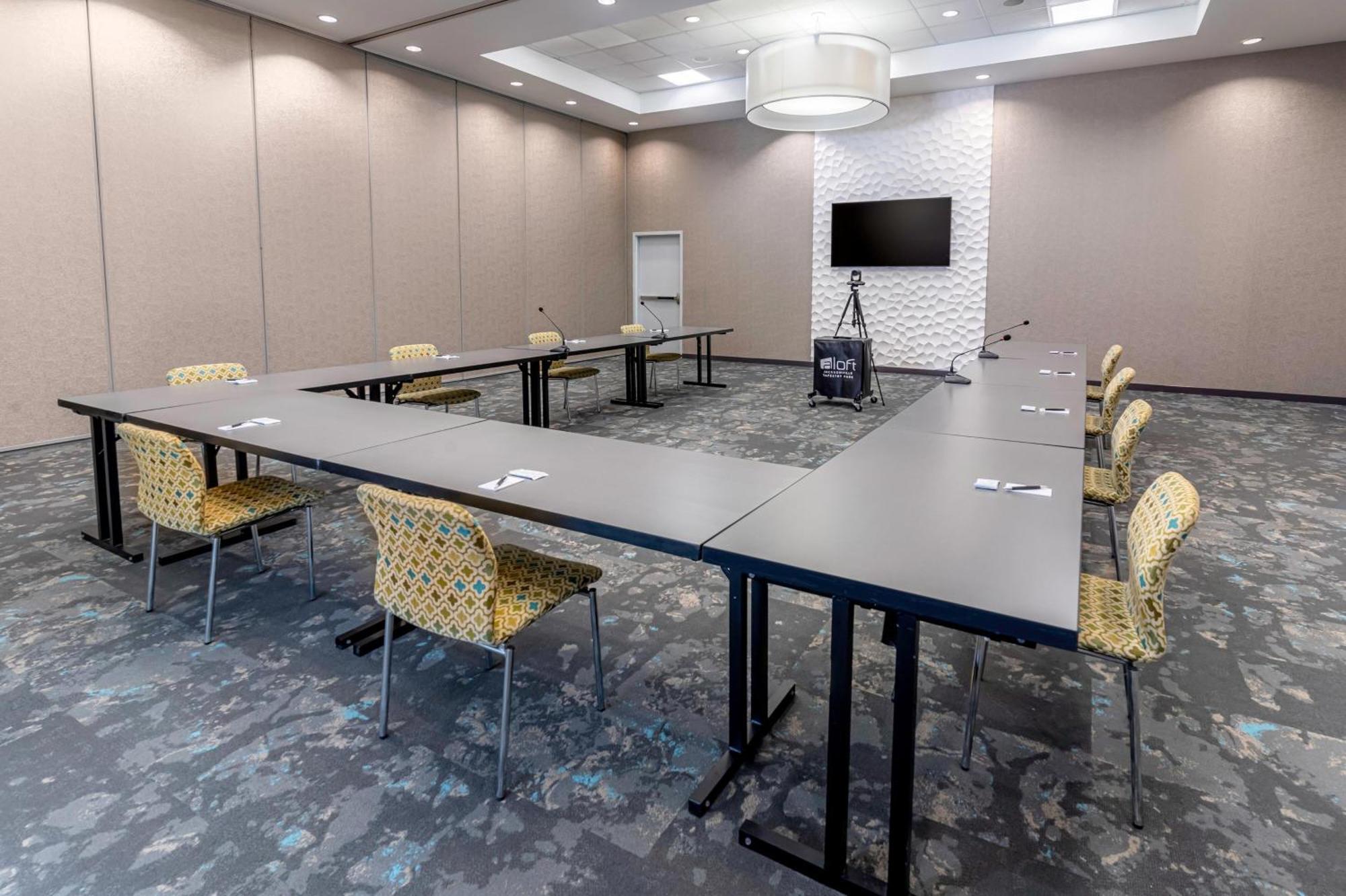 Aloft Tapestry Park Hotel